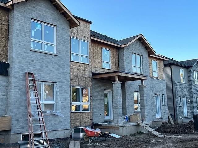 Exterior stucco finishing and clean edge detailing by Ozwan Stucco